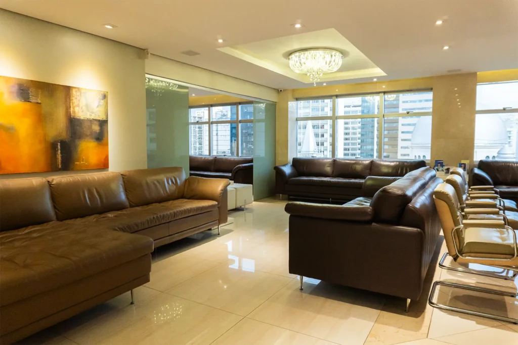 Sala de espera da Clínica Vision, em Juiz de Fora